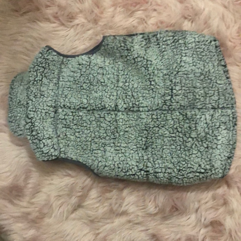 Cozy, thick, warm SHERPA vest. - Picture 4 of 4